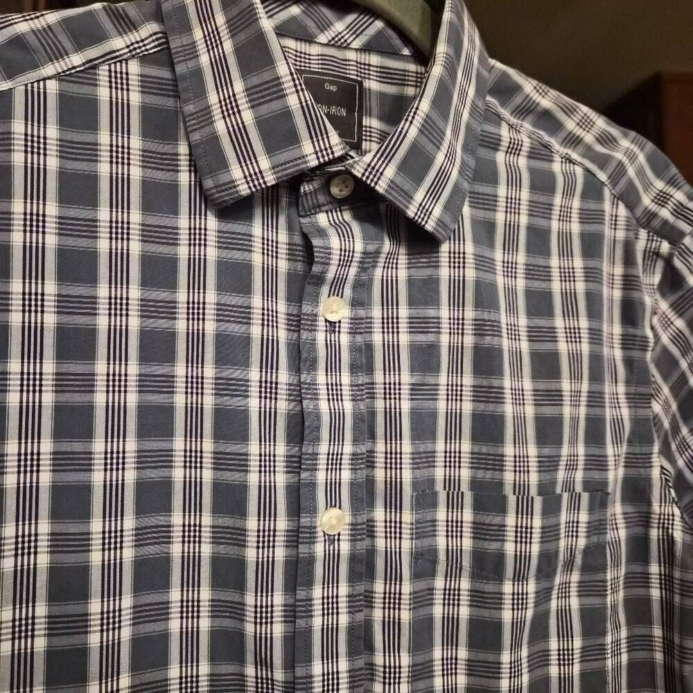 GAP Men's Long-sleeve Button-down Collared Shirt: Non-Iron Casual Plaid Workwear